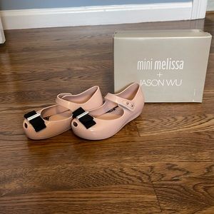 Mini Melissa size 9. Soft pink color. Never worn.